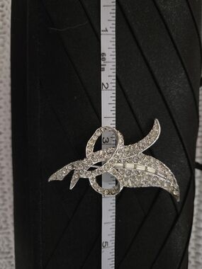 Crystal Ribbon Leaf Hair Pin - Silver Rhinestone Accent. Signed AN.